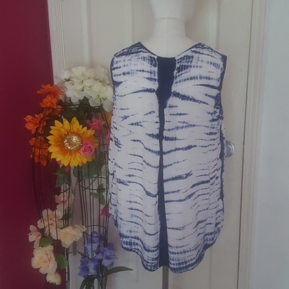 Top - Picture 2 of 3